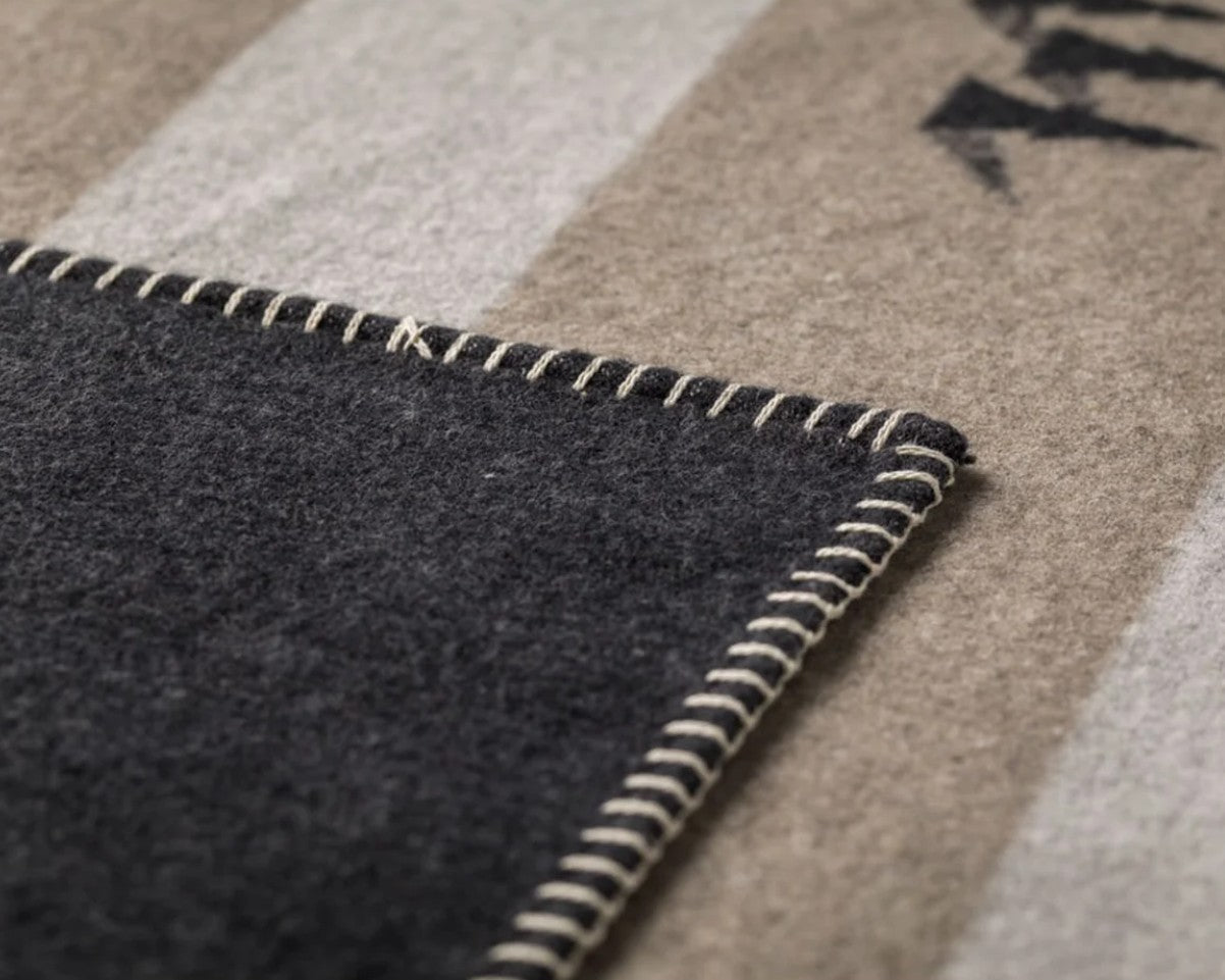 Sylt Ski Slopes and Gondolas Throw Blanket
