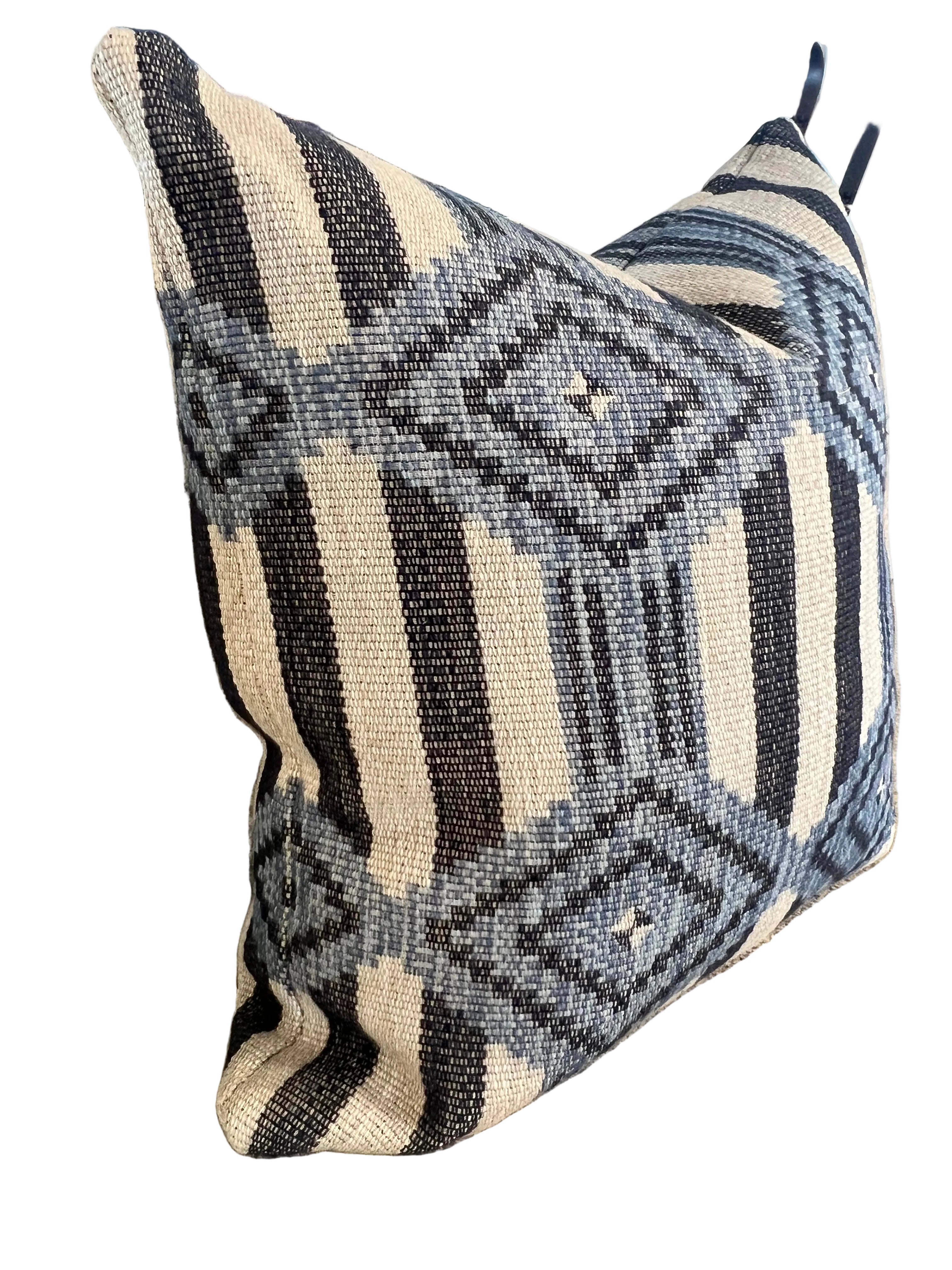 Manta Pillow