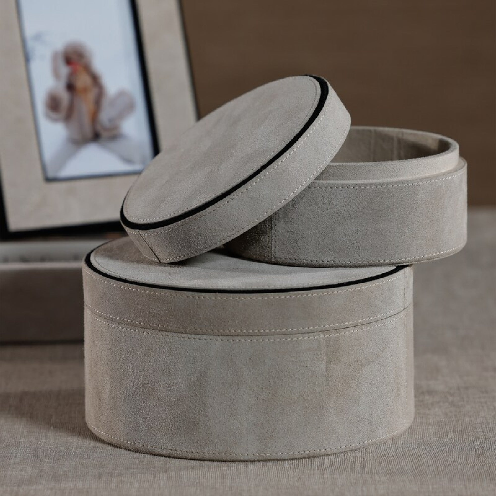Arden Suede Leather Round Box Small